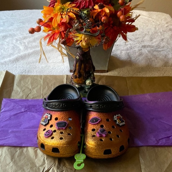🧙‍♀️🎃🧙‍♀️ DISNEY HOCUS POCUS CROCS 🧙‍♀️🎃🧙‍♀️NWT 🧙‍♀️🎃🧙‍♀️ - Picture 2 of 16